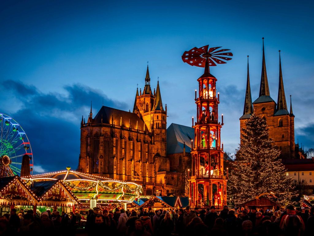 Ultimate 10-Day Germany Christmas Market Itinerary: Frankfurt, Erfurt, Leipzig, Dresden & Mainz (2026 Guide) 1 Huge wooden Christmas pyramid and tree in front of the cathedral with festive christmas market stalls lit up at in Erfurt Germany.